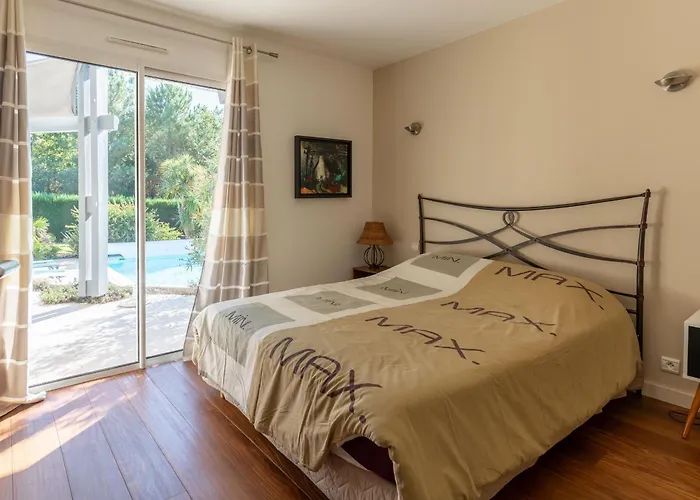 Familiale Avec Piscine Chauffee, Clim, 4 Chambres, Proche Golf Et Plages - Fr-1-319-565